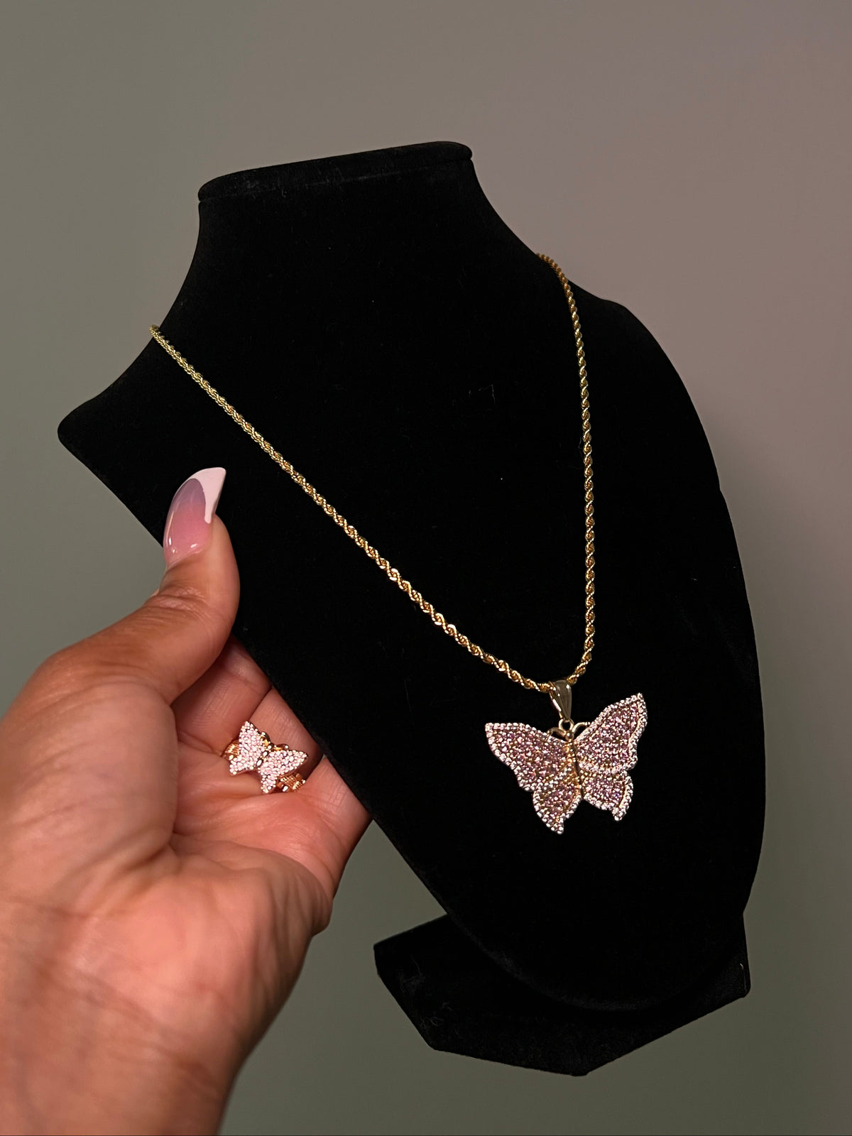 pendant necklace 