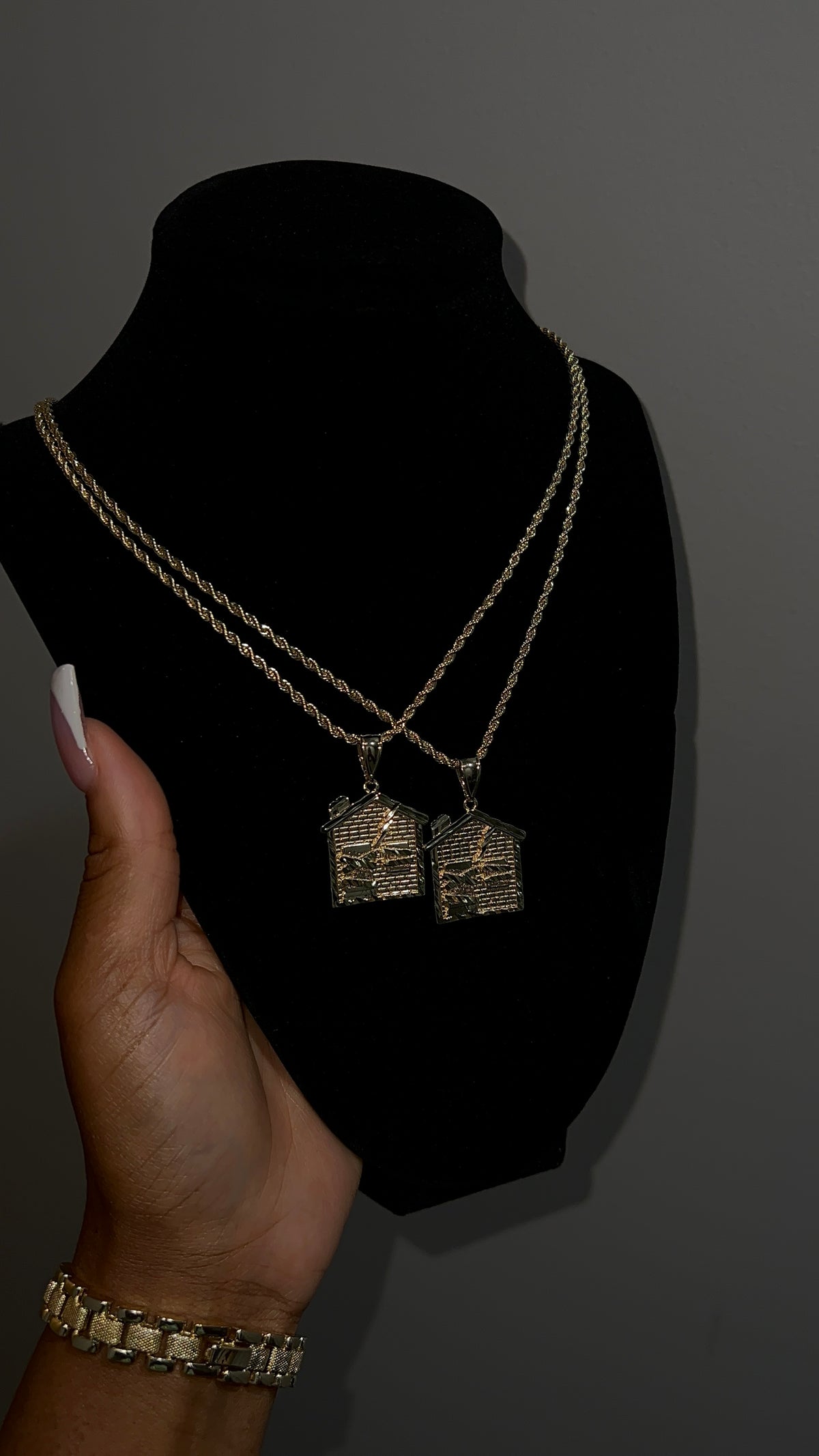 pendant necklace 